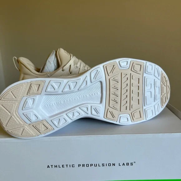 NEW APL Women’s Techloom Tracer Beach/Metallic Pearl/White Size 7.5 - Picture 6 of 13